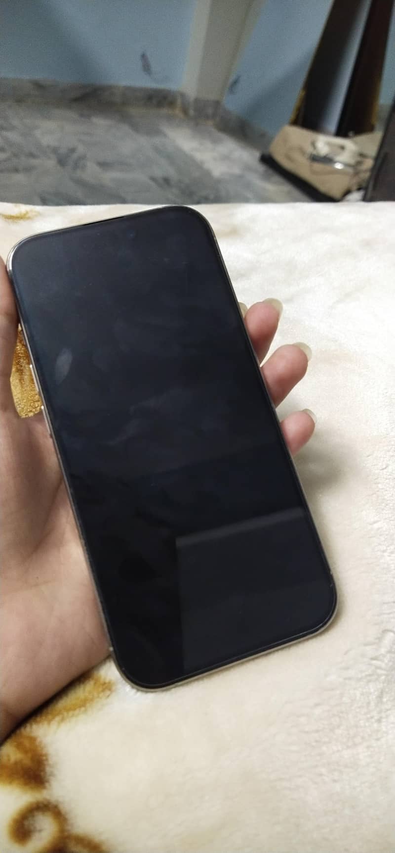 Apple iPhone 16 Pro 1
