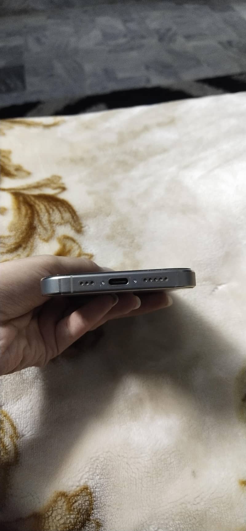 Apple iPhone 16 Pro 3