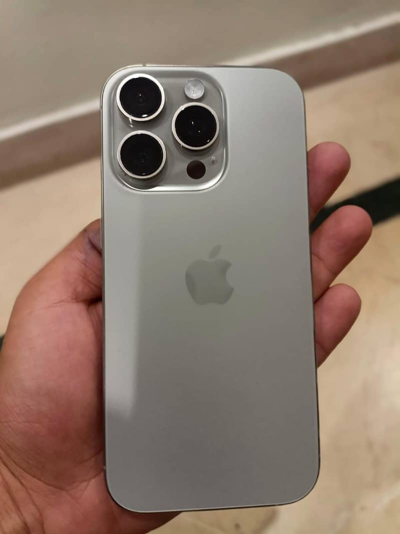 Apple iPhone 16 Pro 0