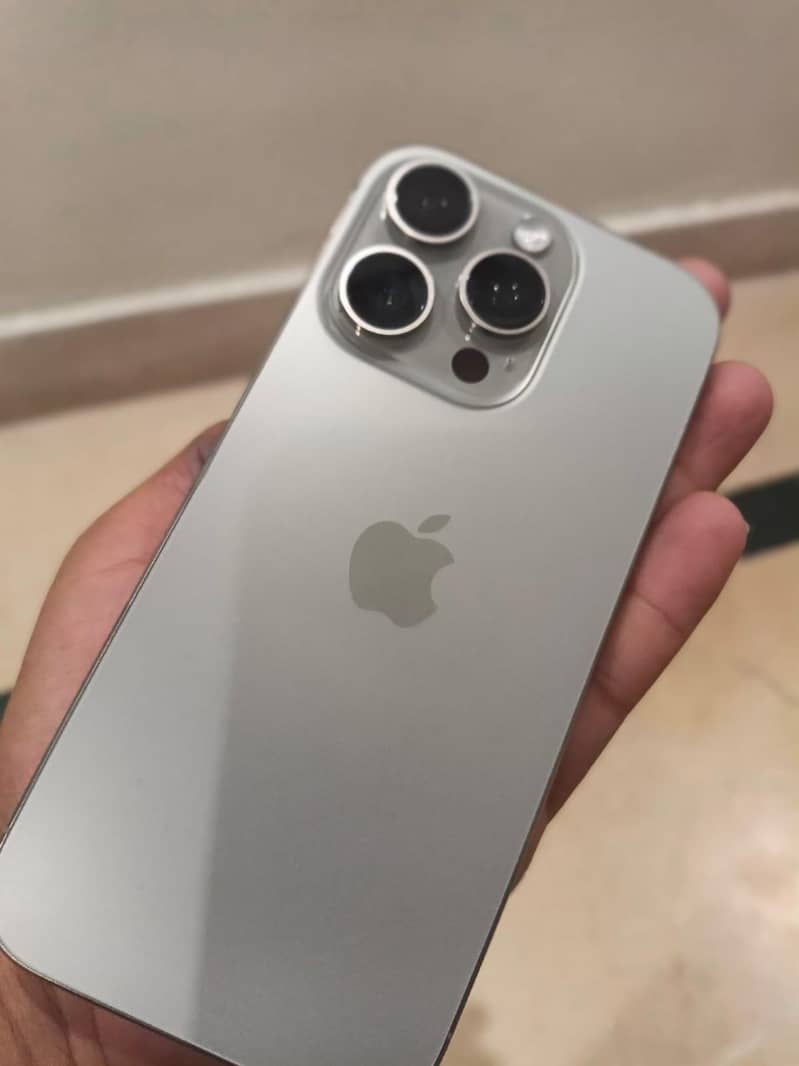 Apple iPhone 16 Pro 1