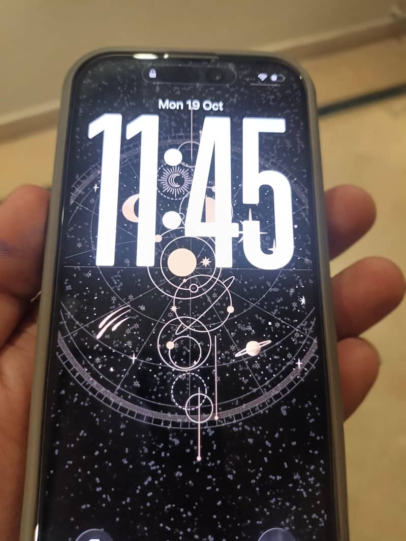 Apple iPhone 16 Pro 4