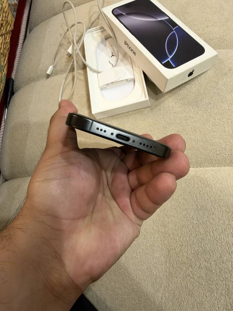 Apple iPhone 16 Pro 1