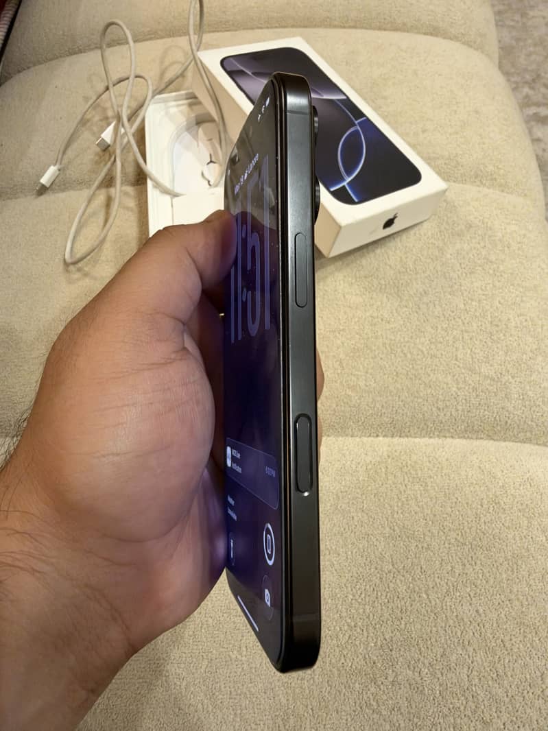 Apple iPhone 16 Pro 3