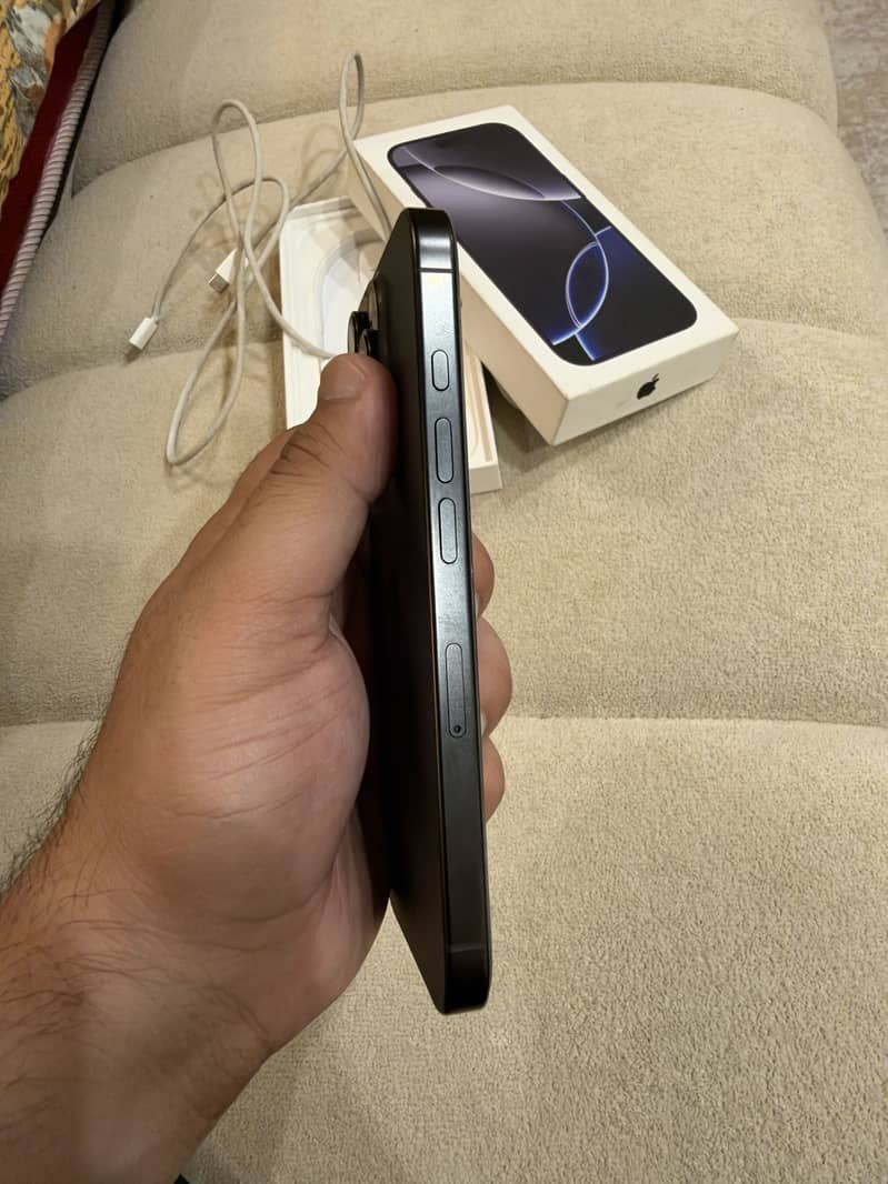 Apple iPhone 16 Pro 4