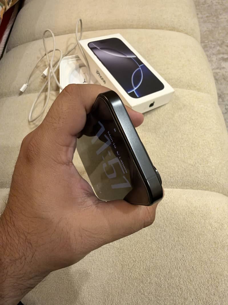 Apple iPhone 16 Pro 7