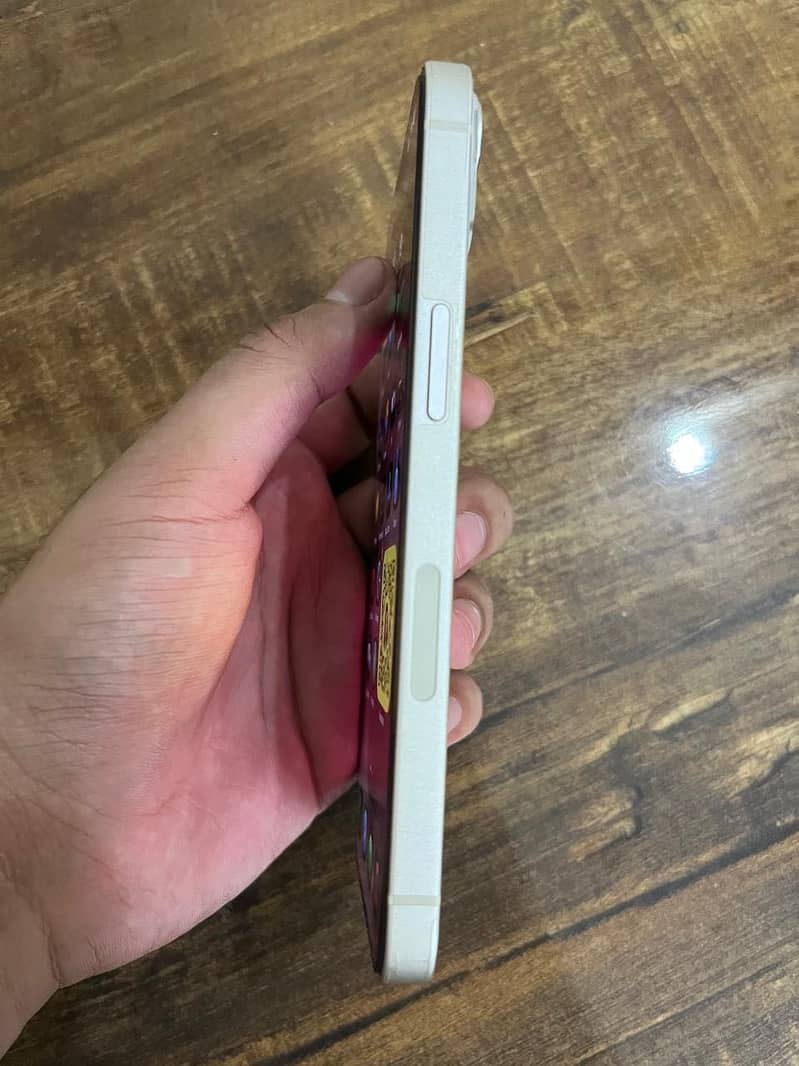 Apple iPhone 13 4