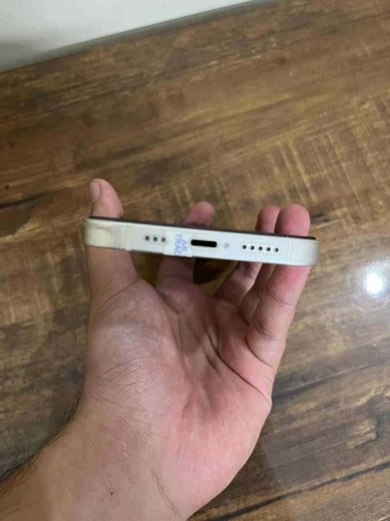 Apple iPhone 13 5