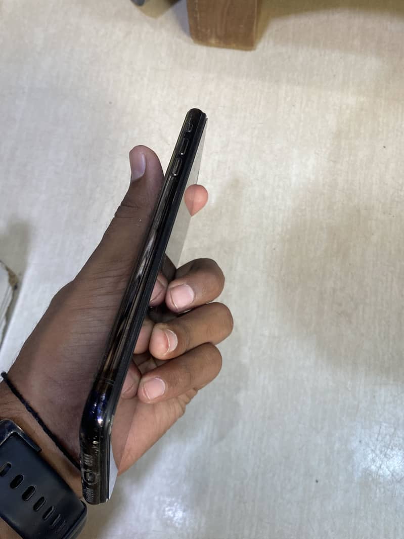 Apple iPhone XS Max 2