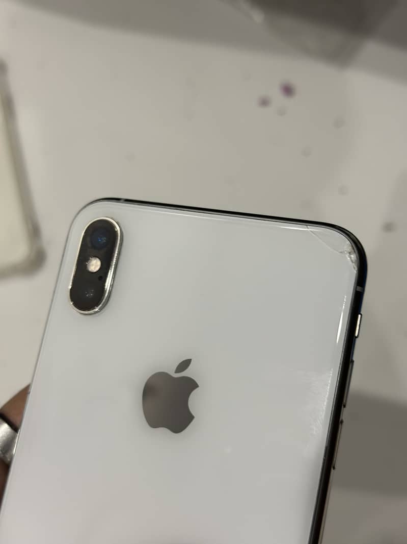 Apple iPhone XS Max 1