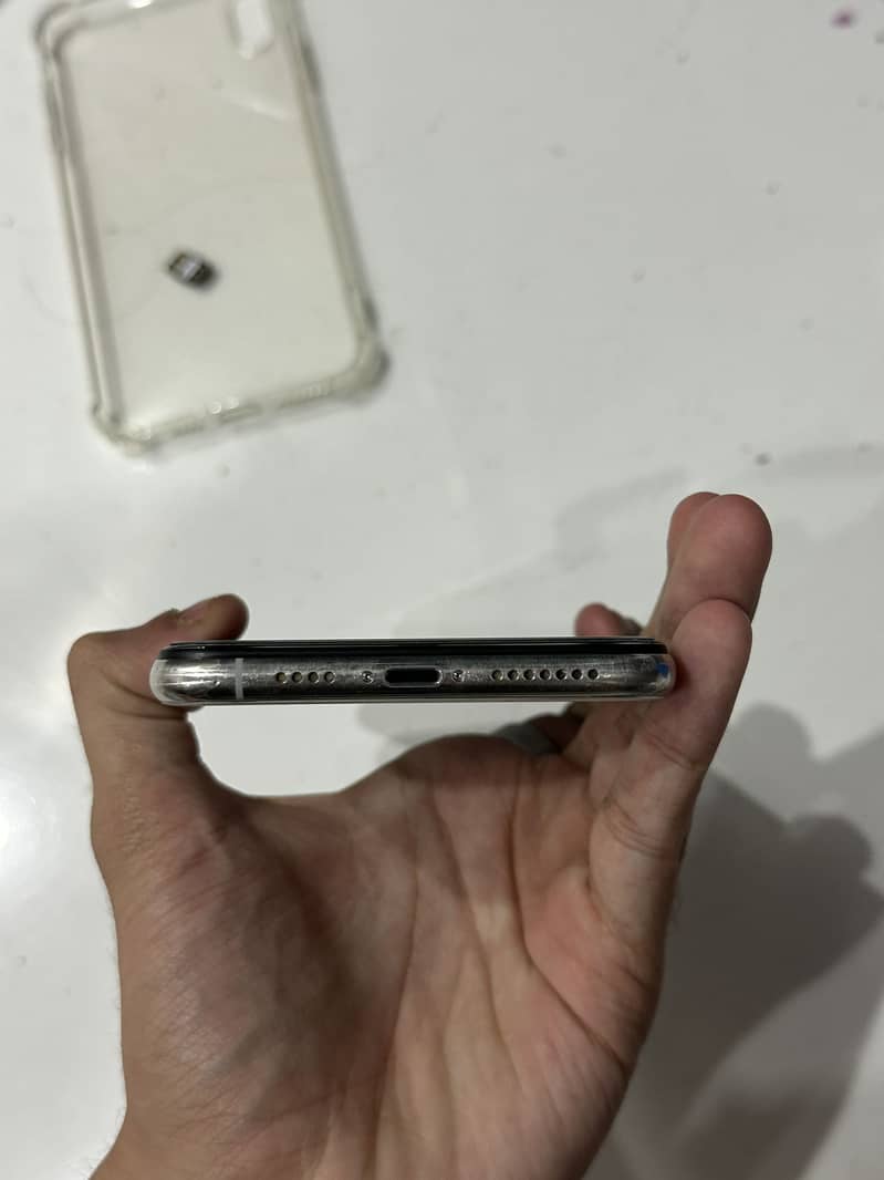 Apple iPhone XS Max 3