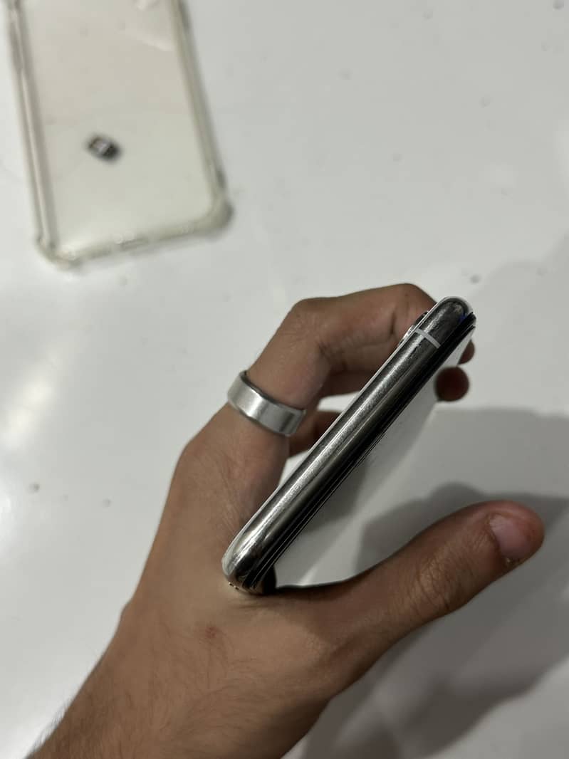 Apple iPhone XS Max 5