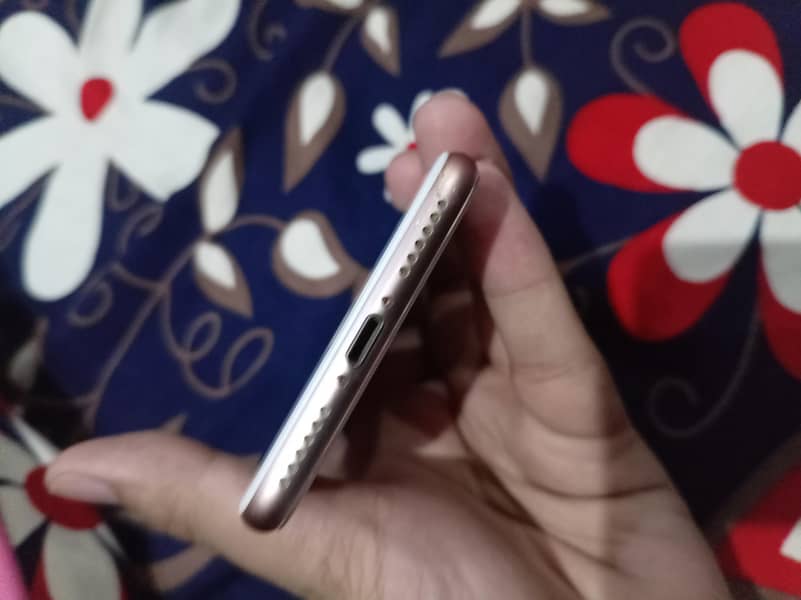 Apple iPhone 8 Plus 3