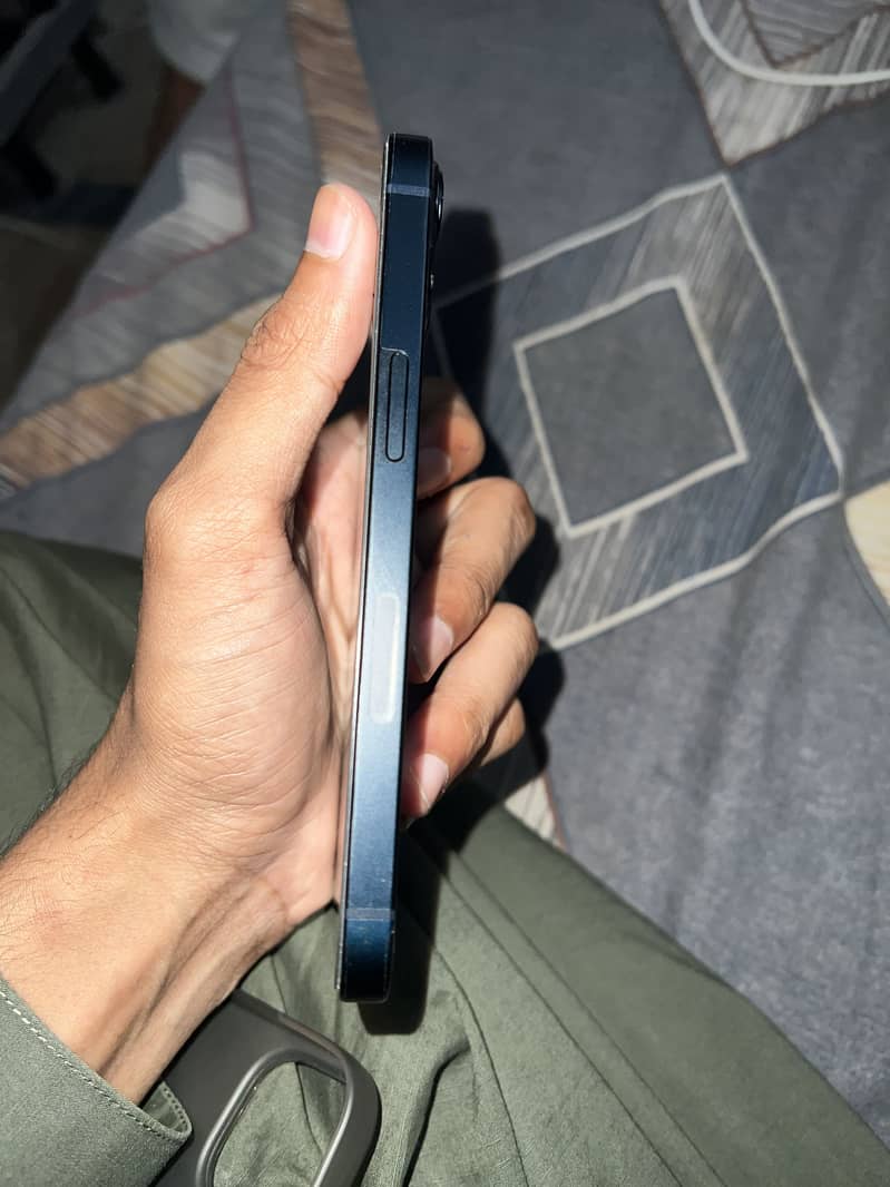 Apple iPhone 13 2