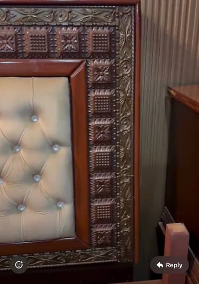 Bed with side tabbles