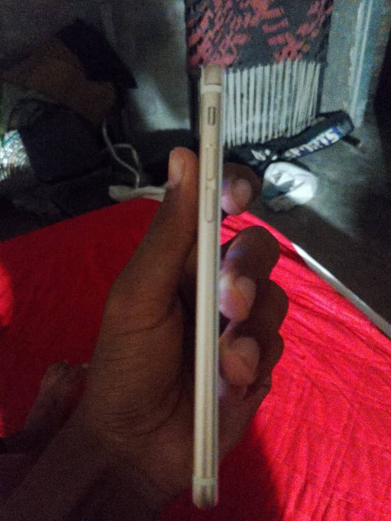 Apple iPhone 6S 1