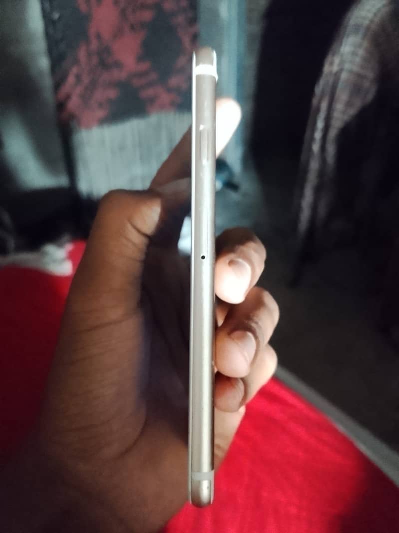 Apple iPhone 6S 4