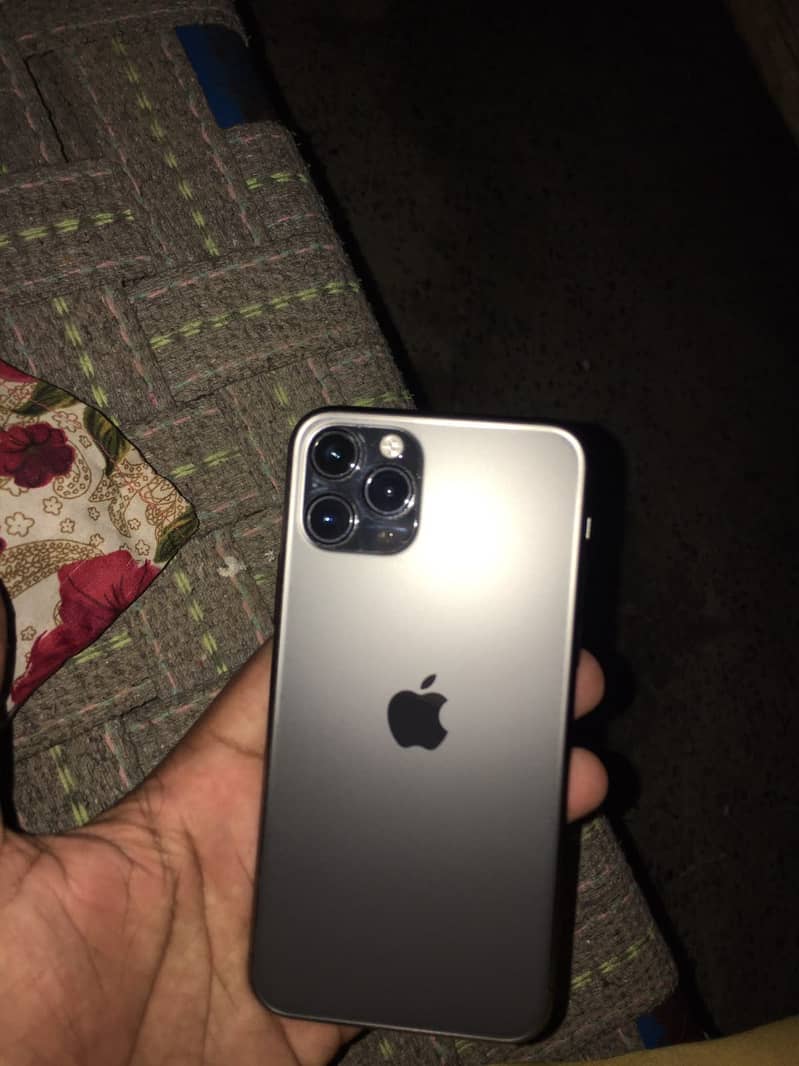 Apple iPhone 11 Pro 2