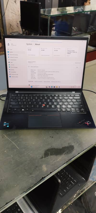 Lenovo X1 carbon i7 11th