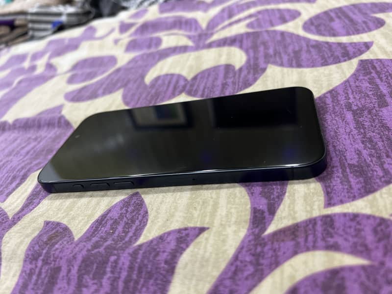 Apple iPhone 15 Pro Max 3