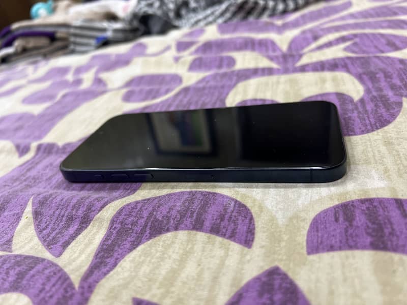 Apple iPhone 15 Pro Max 4
