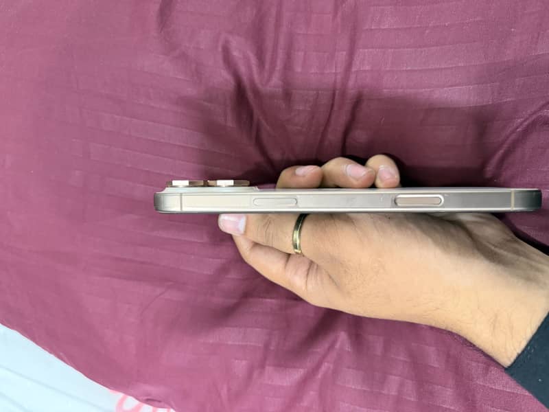Apple iPhone 16 Pro Max 3