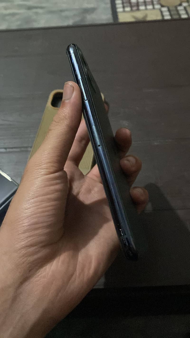 Apple iphone 11 pro max 1
