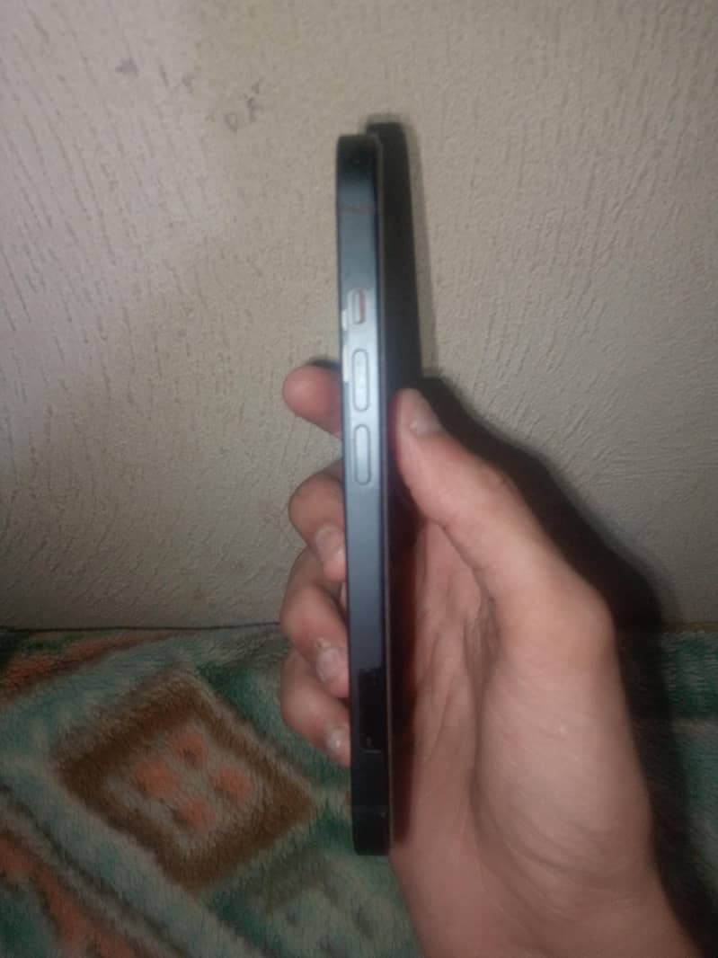 Apple iPhone 13 2