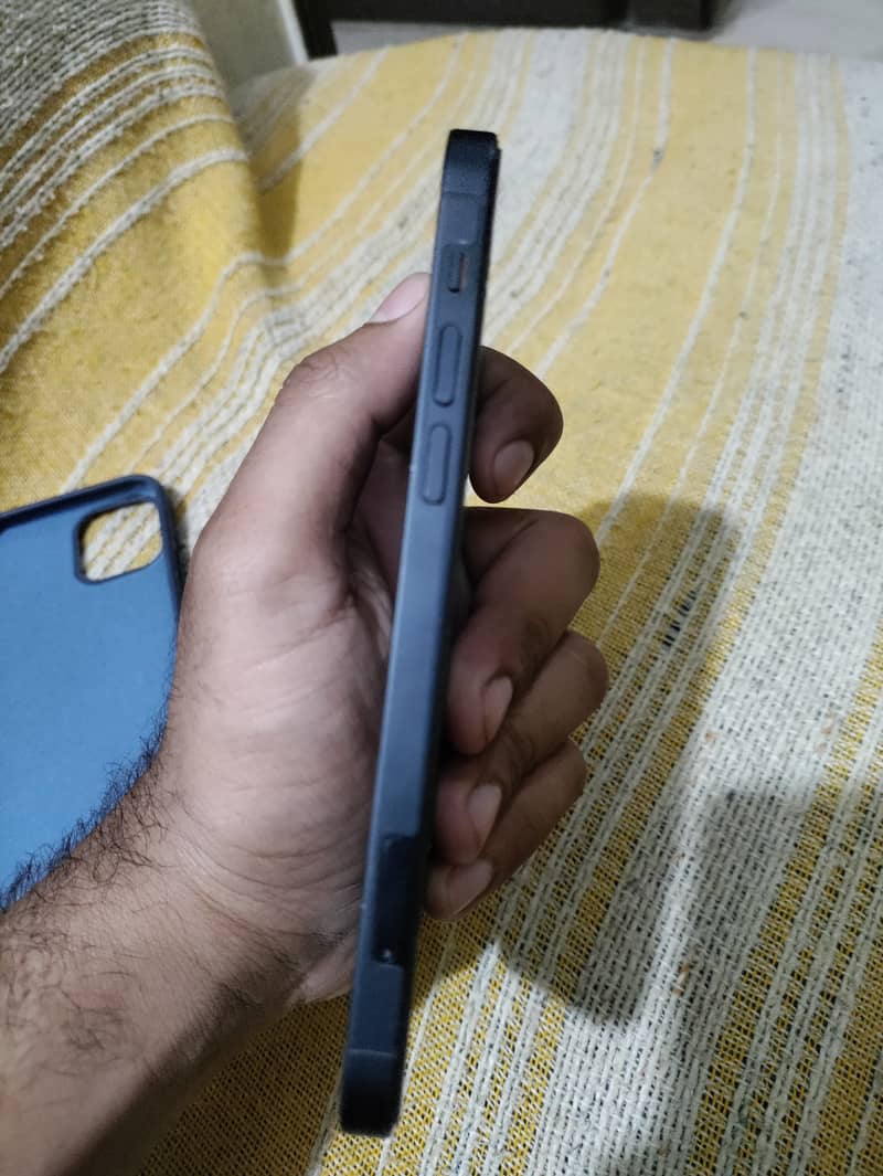 Apple iPhone 12 2