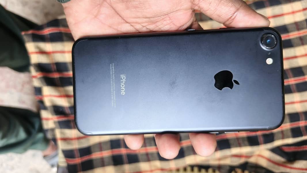 Apple iPhone 7 2