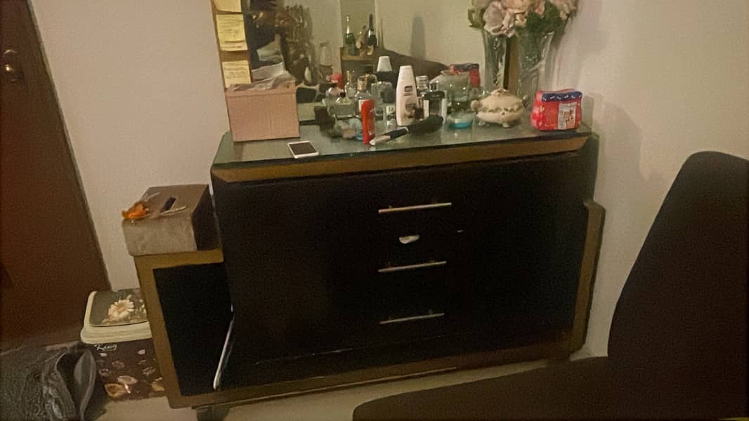 Bed/bed set/dressing table/side table 0