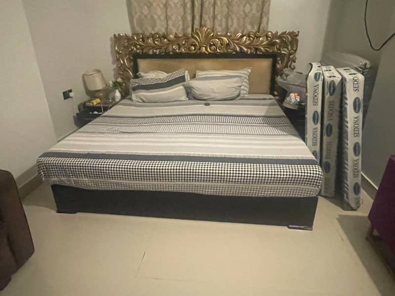 Bed/bed set/dressing table/side table 4