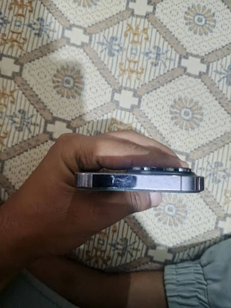 Apple iPhone 14 Pro 1