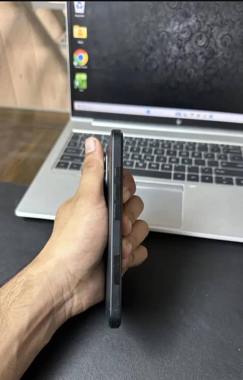 Apple iPhone 16 Jv 3