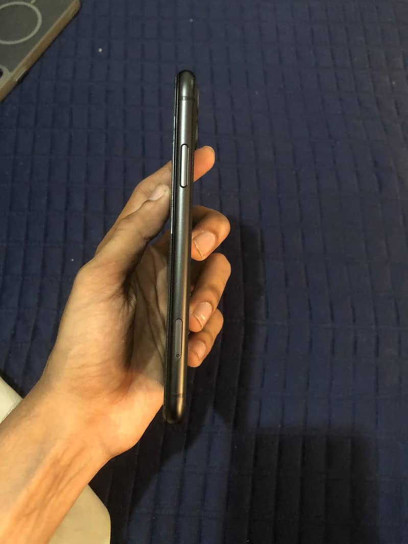 Apple iPhone 11 3