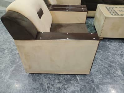 sofa set 5 seater with table for sell.