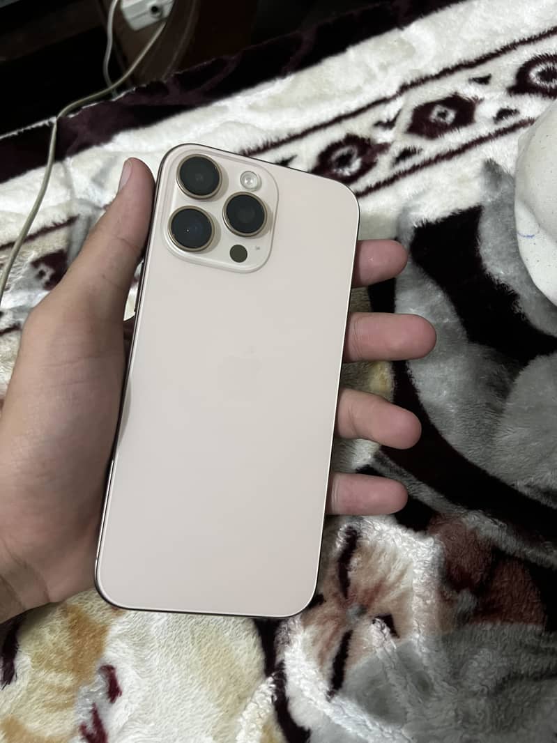 Apple iPhone 16 Pro Max 3