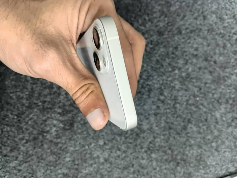 Apple iPhone 13 4