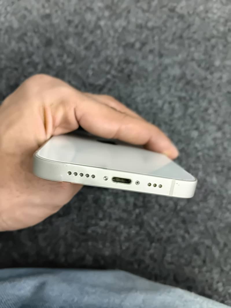 Apple iPhone 13 5