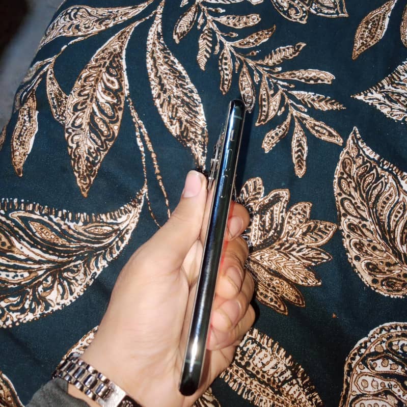 Apple iPhone 11 Pro 2