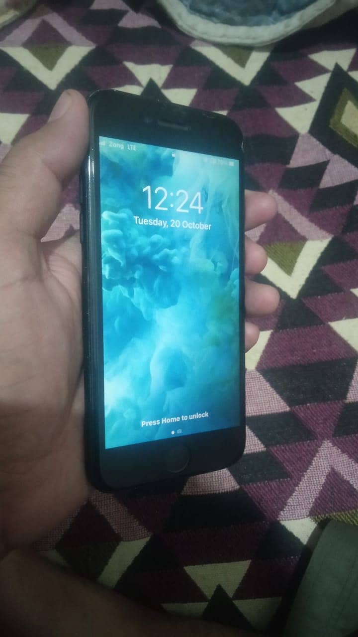 Apple iPhone 7 0