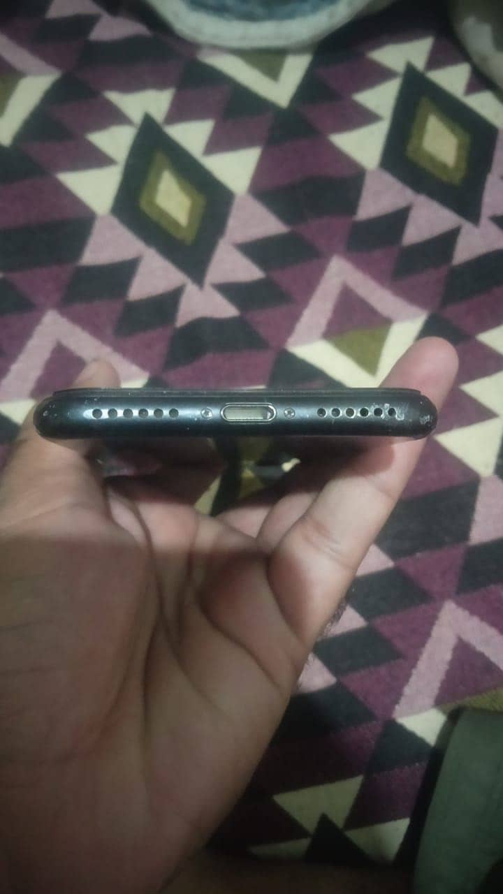 Apple iPhone 7 3