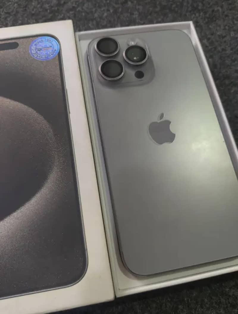 Apple iPhone 15 Pro Max 0