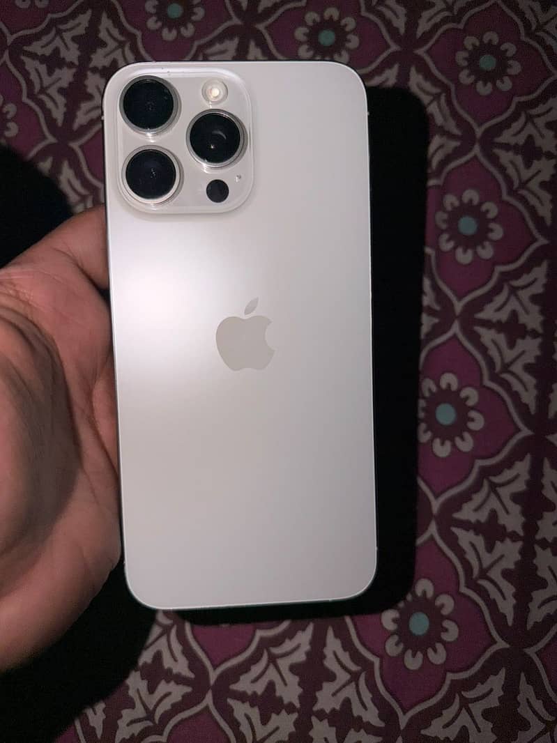 Apple iPhone 15 Pro Max 1