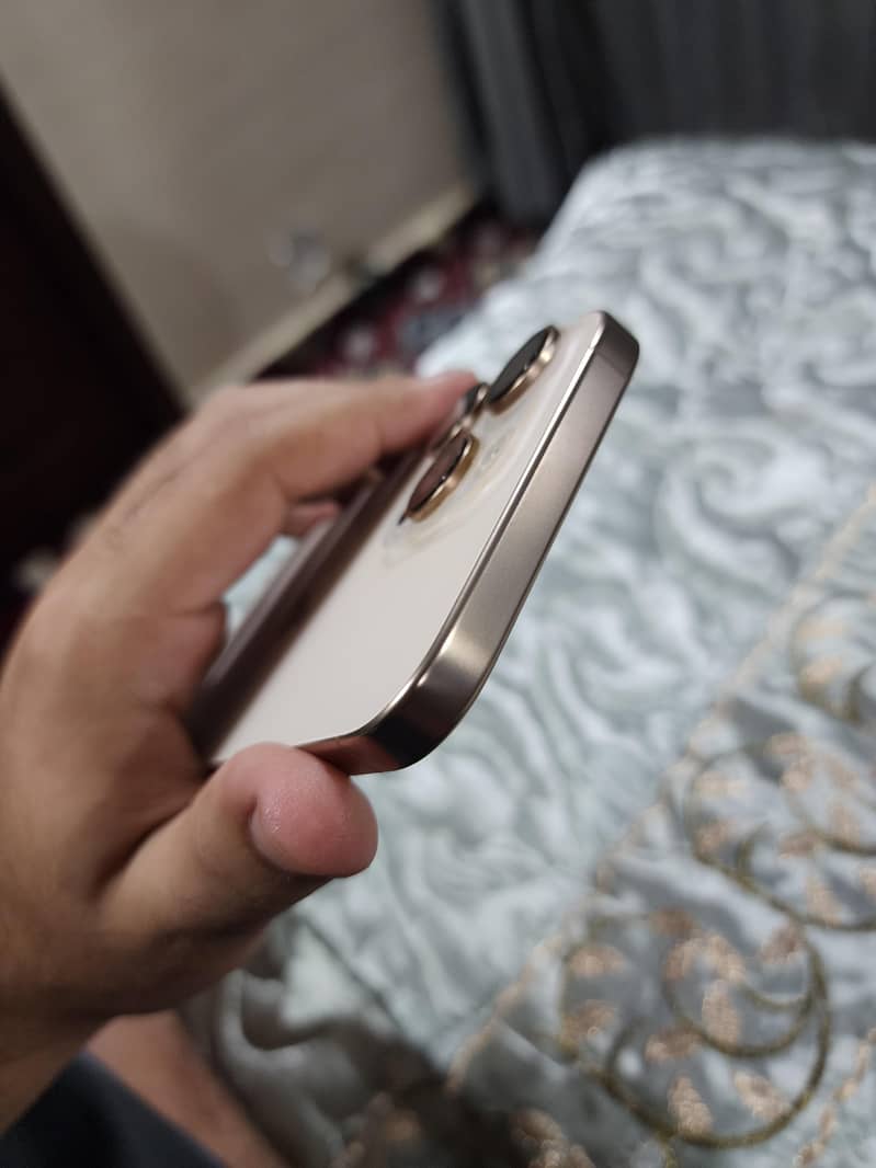 Apple iPhone 16 Pro Max 3