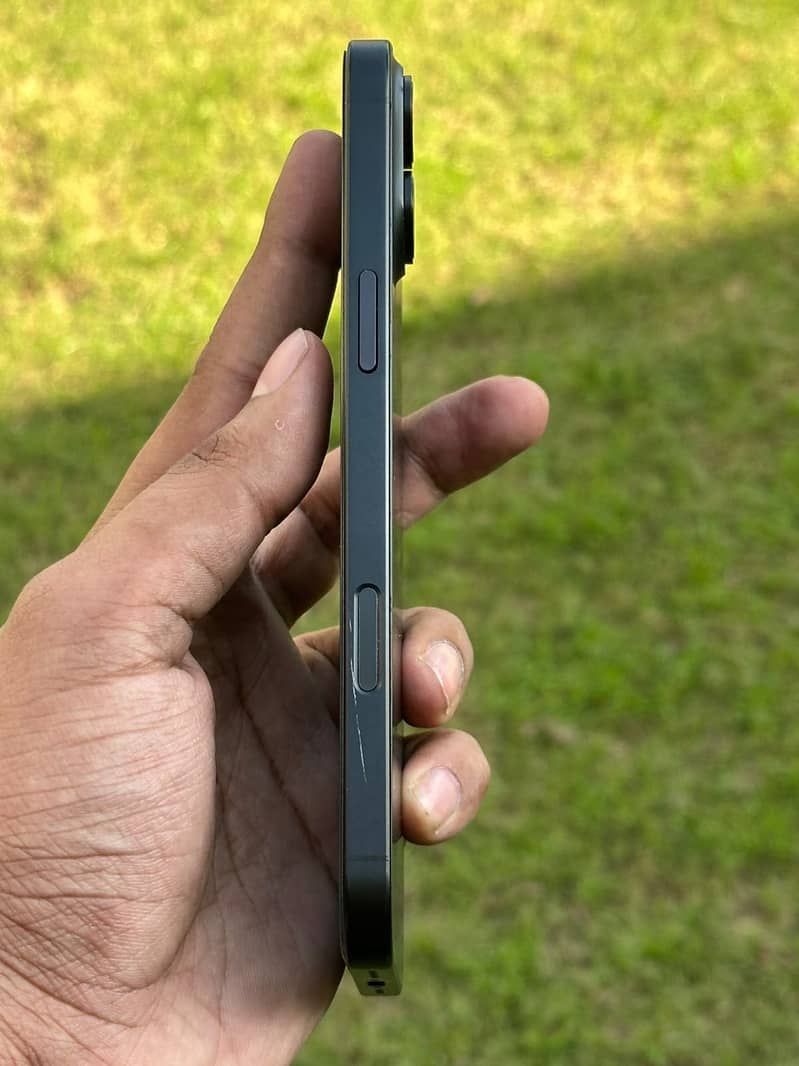 Apple iPhone 16 Plus 1