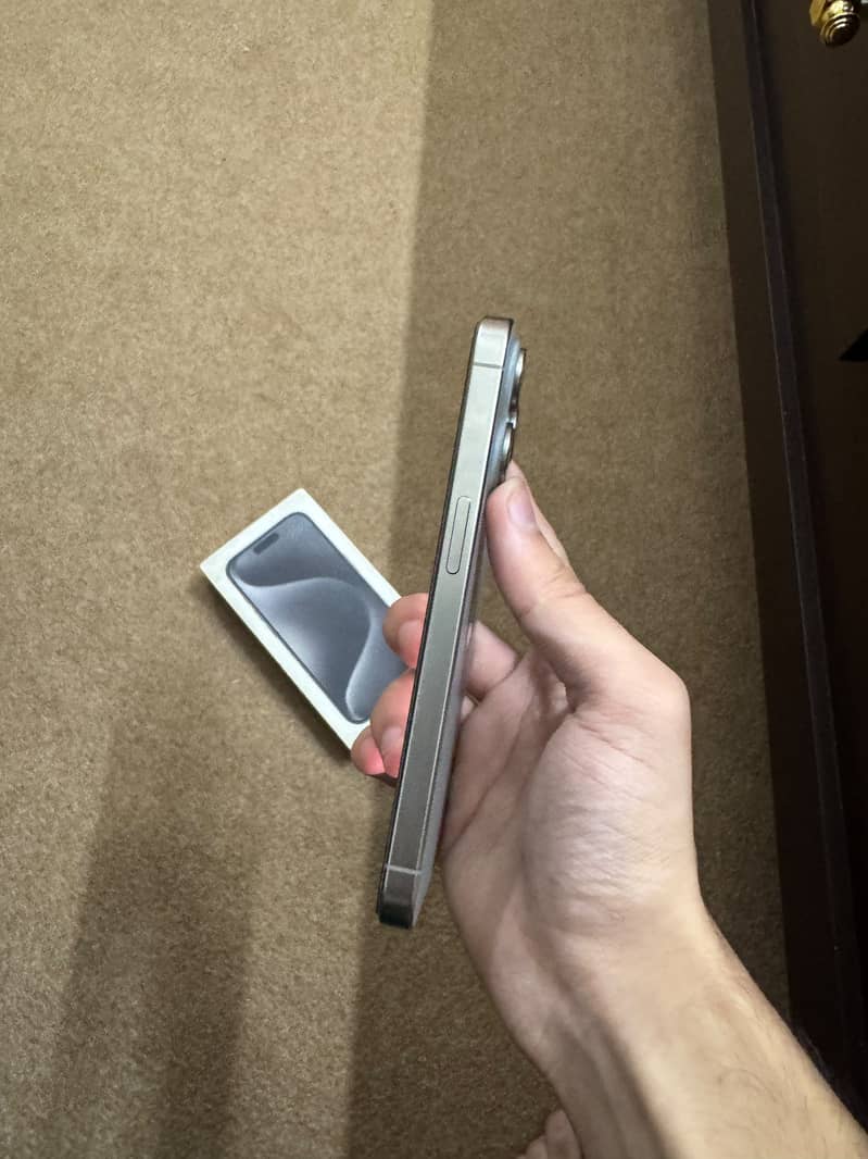 Apple iPhone 15 Pro 2