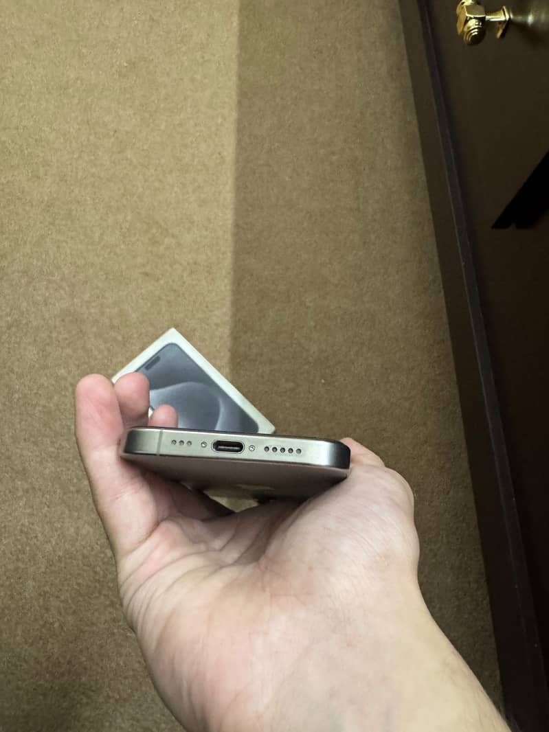Apple iPhone 15 Pro 3
