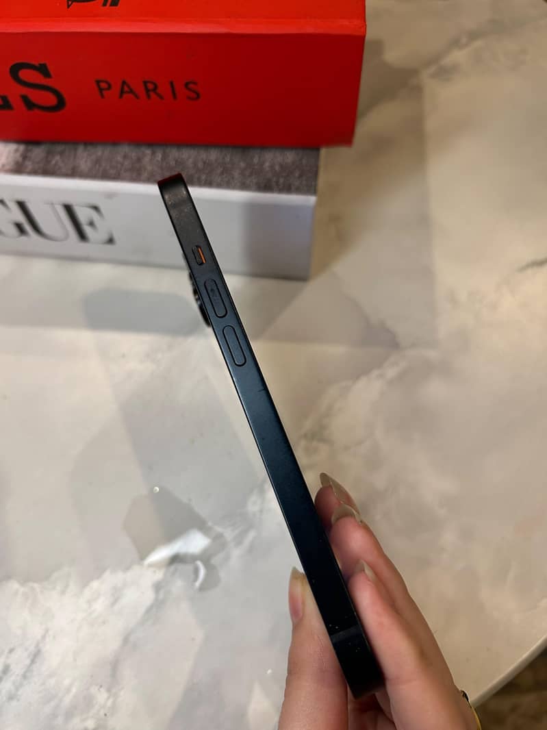 Apple iPhone 14 14