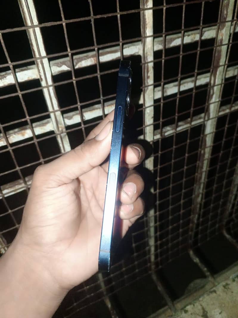 Apple iPhone 12 3