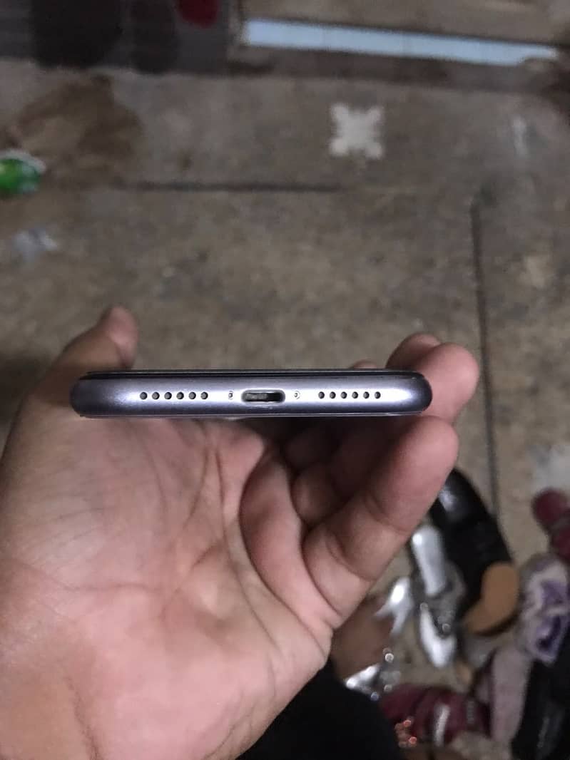Apple iPhone 11 3